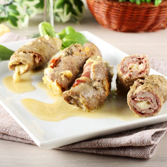 Печінкові рулети з бринзою і зеленню