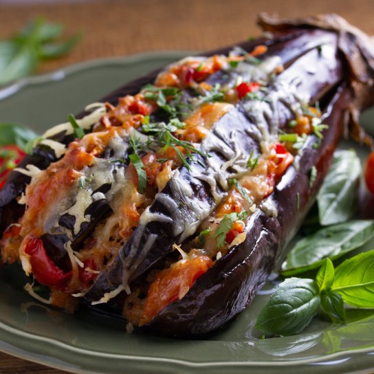 Запечені баклажани з фаршем і сиром