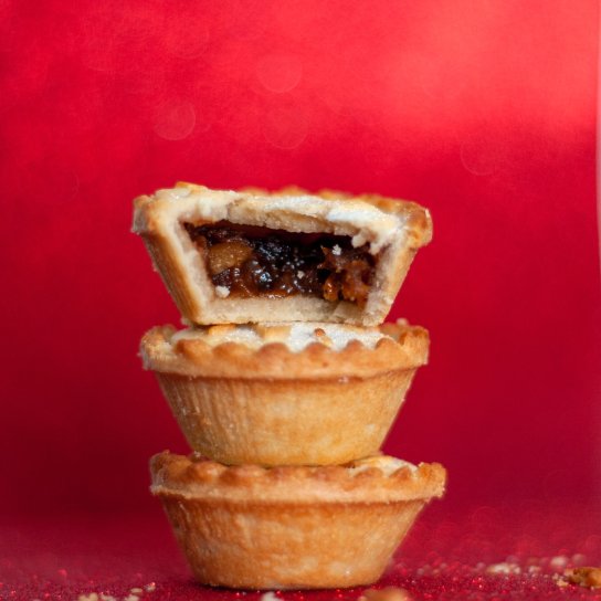 Пирожки с финиками и орешками