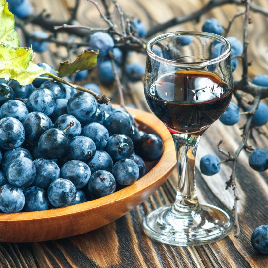 Домашня тернова наливка