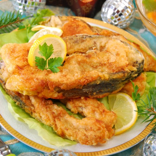 Стейк з коропа з сиром