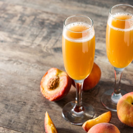 Персиковий коктейль з шампанським