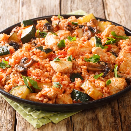 Рис з куркою, печерицями і кабачками