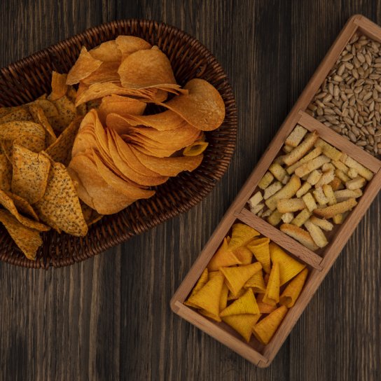 Чипсы и снеки