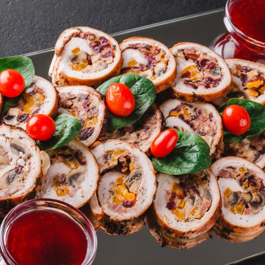 Рулет з курки з грибами