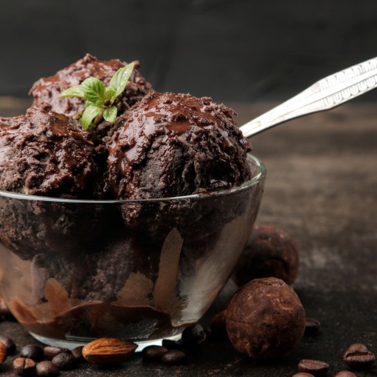 Морозиво з шоколаду і мигдалю