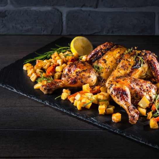 Курка-метелик на грилі, фарширована рикотою