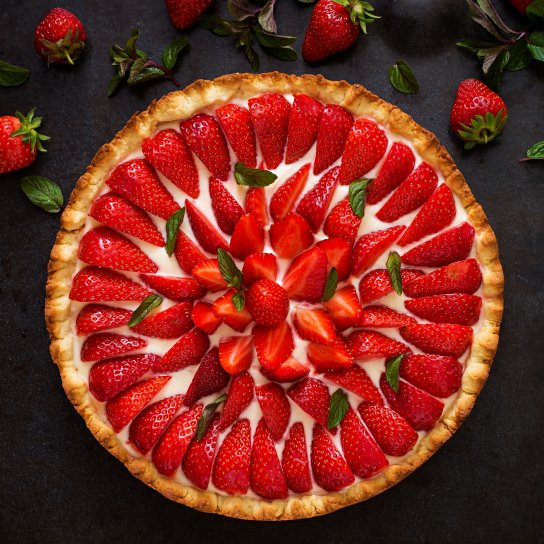 Десерт з полуницею