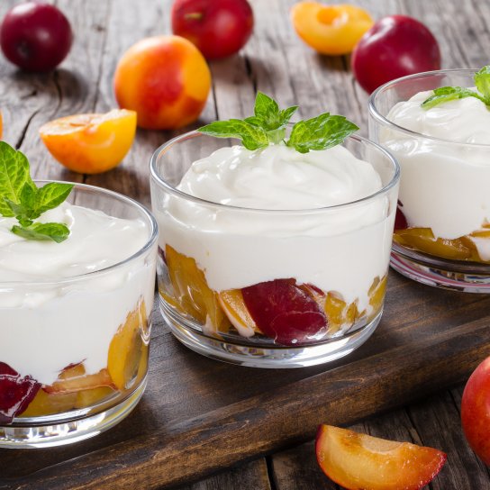 Сливовий десерт з вершками