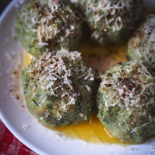 Кнедли с сыром и шпинатом