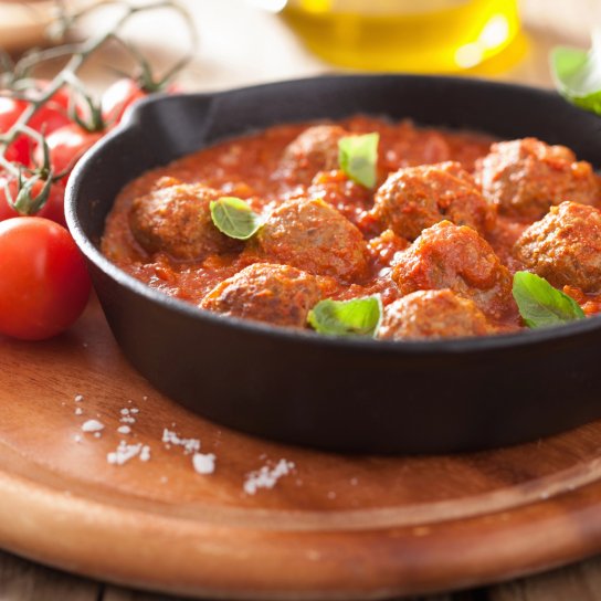 Тефтелі на парі з томатно-вершковим соусом