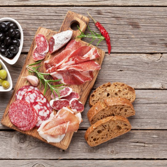 Нарізка м'ясних делікатесів