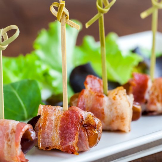 Закуски на шпажках