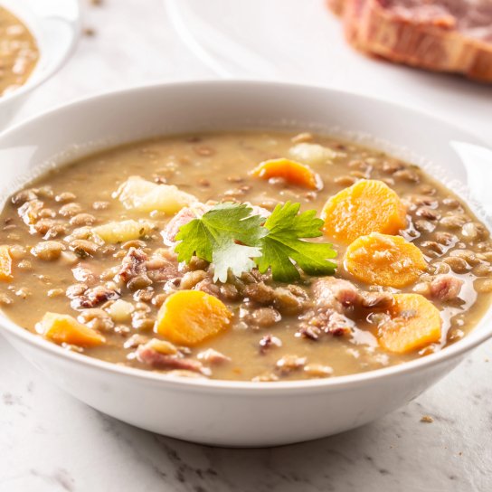 Пісний суп із сочевицею