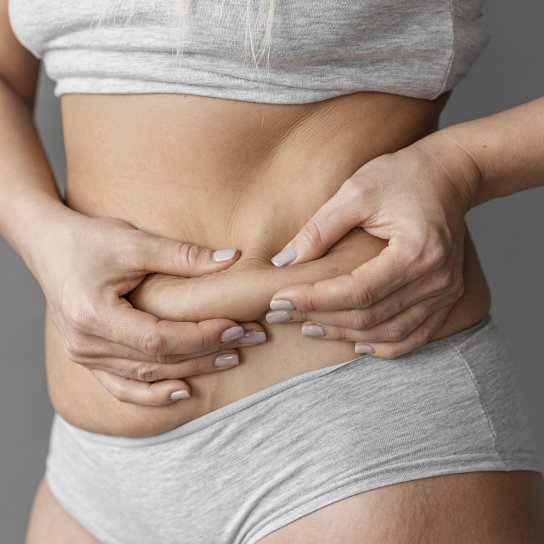 Жир на животі