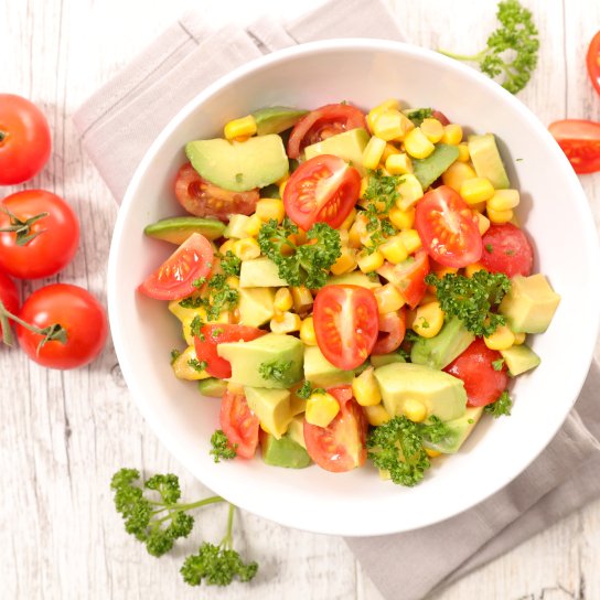 Кукурудзяний салат з авокадо
