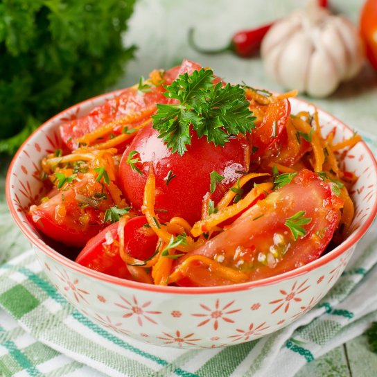 Томати з морквою і спеціями