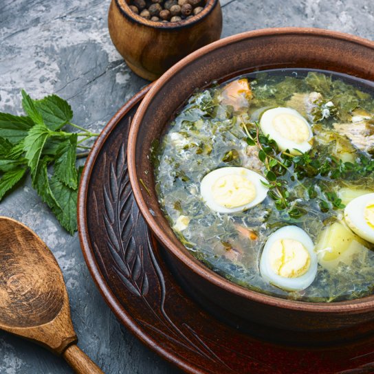 Зелений борщ з кропивою