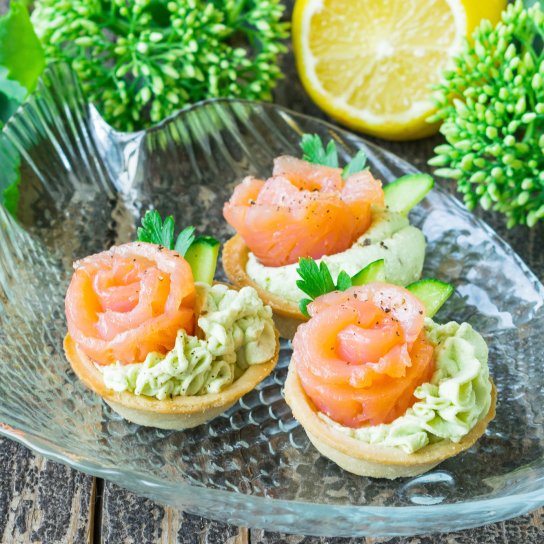 Тарталетки із слабосоленим лососем