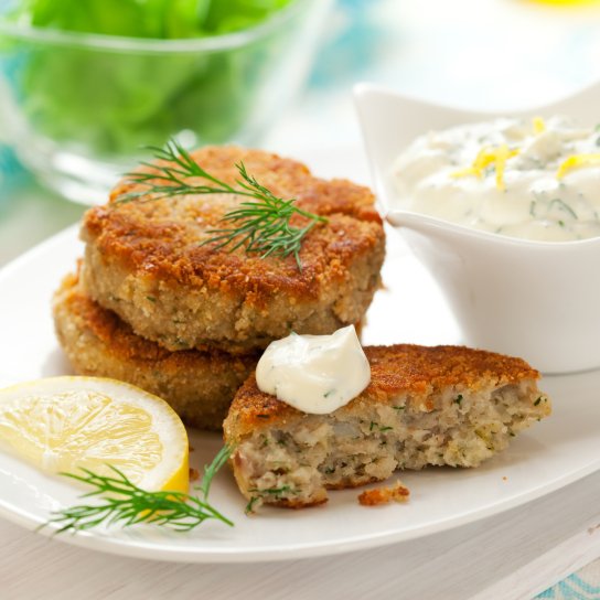 Рибні котлети з соусом