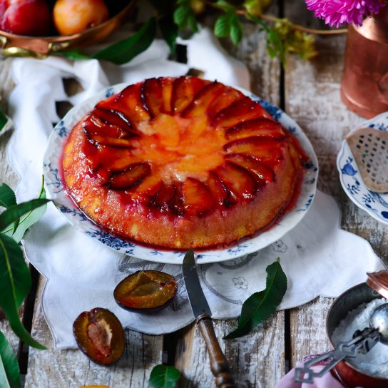 Сливовий тарт татен з марципаном