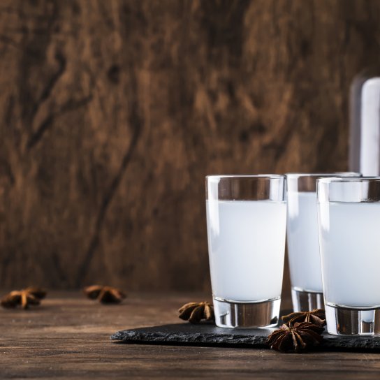 Грецька анісова горілка узо