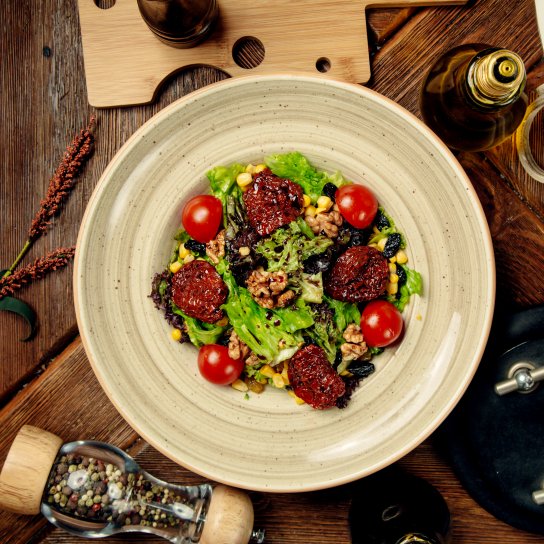 Салат із чорносливом