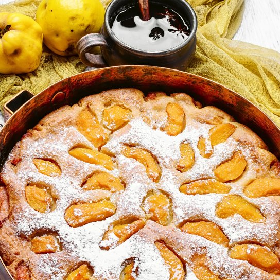 Перевернутий пиріг з айвою