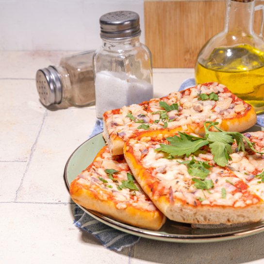 Гарячі бутерброди з сиром і шинкою