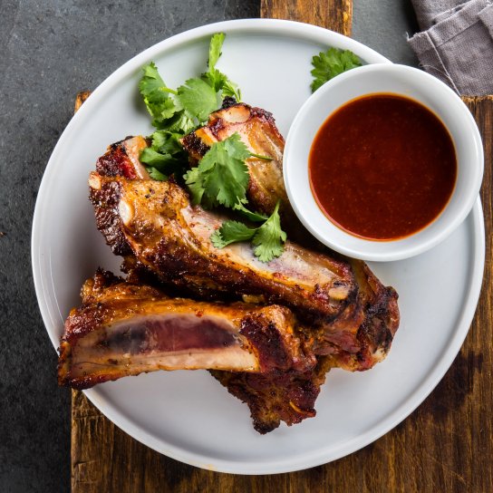 Ребра на мангалі