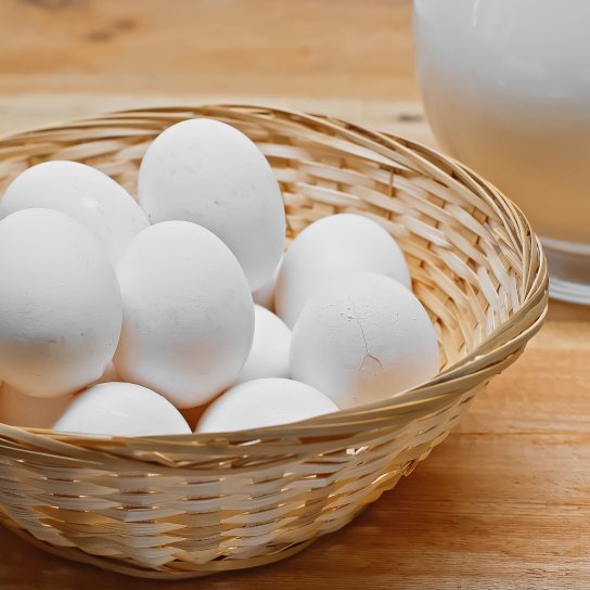 Остаются свежими полгода: как законсервировать яйца в банки