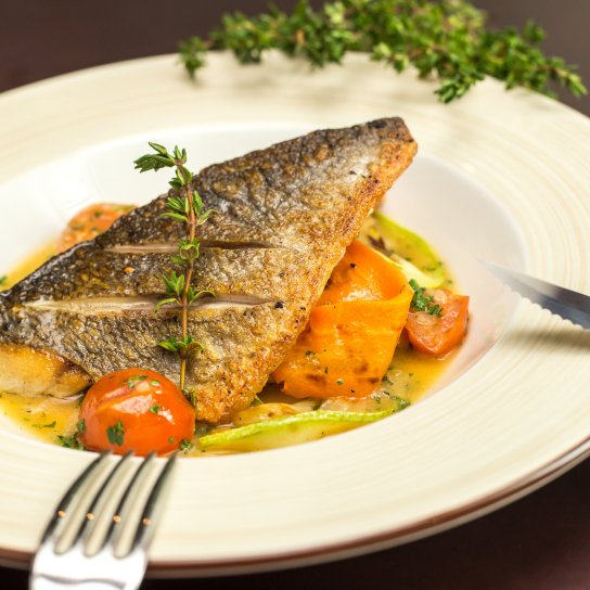 Дорадо с овощами в сметане