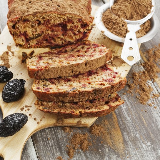 Пиріг з чорносливами і горіхами