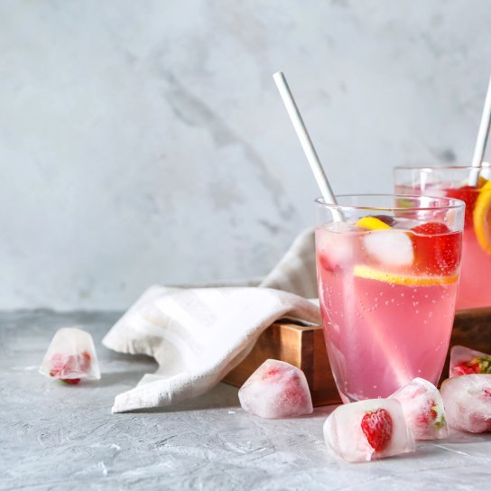 Полуничний секанджабін з імбирем і чебрецем