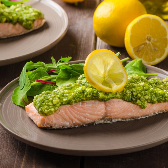 Лосось на парі з песто