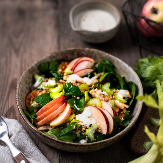 Салат з яблуками