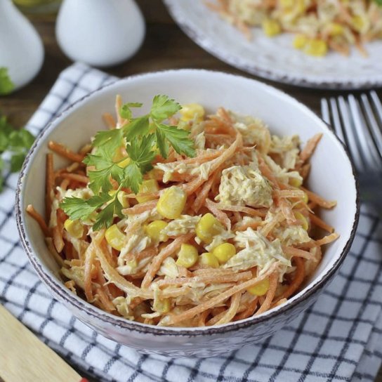 Салат з корейською морквою та куркою