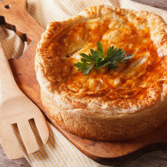 Сир брі, запечений в листковому тісті