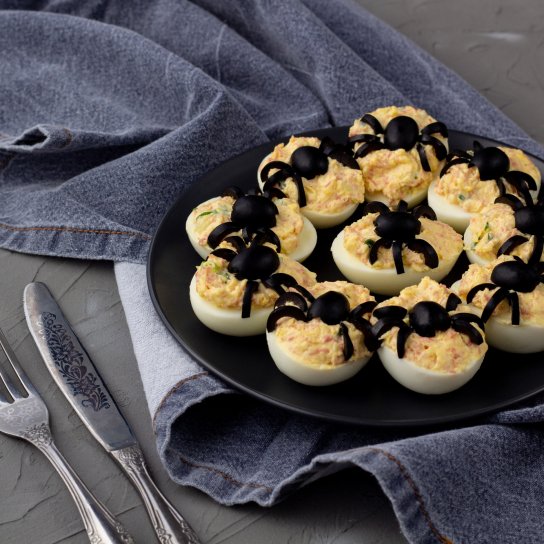 Фаршировані «павучі» яйця