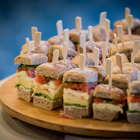 Канапки із сиром та перцем