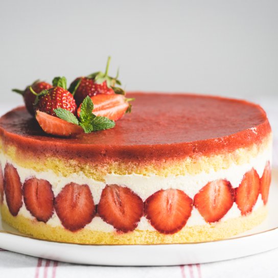 Торт фрезьє з полуницею