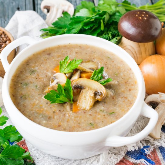 Гречаний суп з грибами