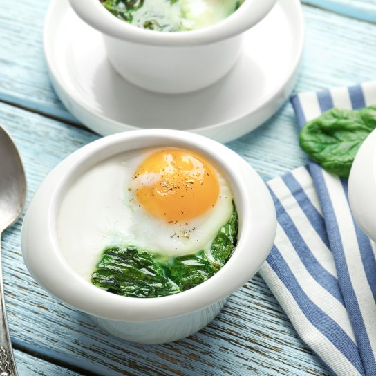 Запечені яйця зі шпинатом