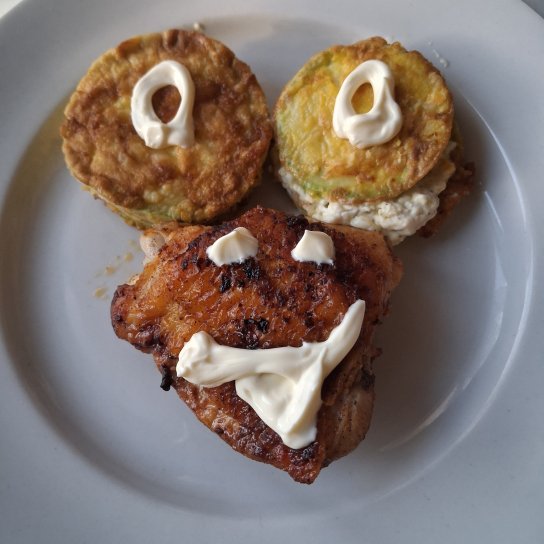 Обсмажені кабачки з курячими стегнами