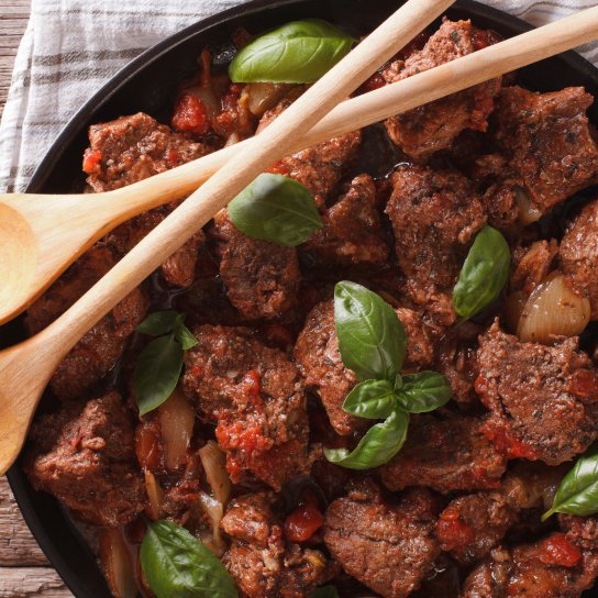 Тушкована в мультиварці яловичина