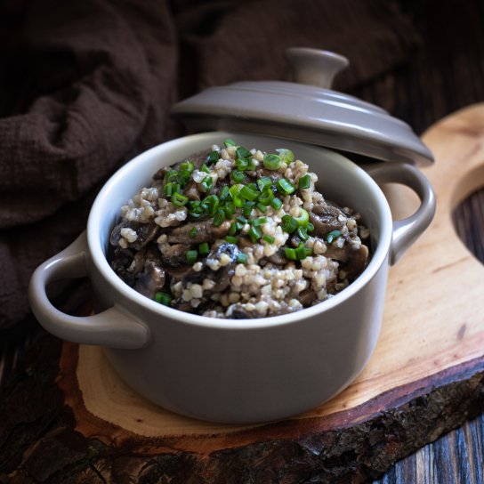 Гречка з курятиною і сушеними білими грибами
