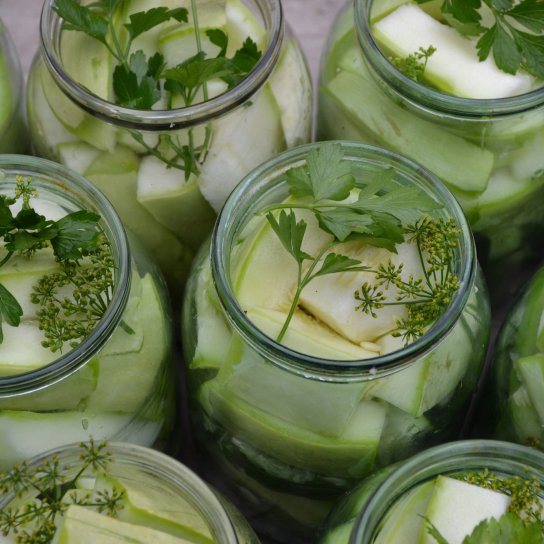 Малосольні кабачки