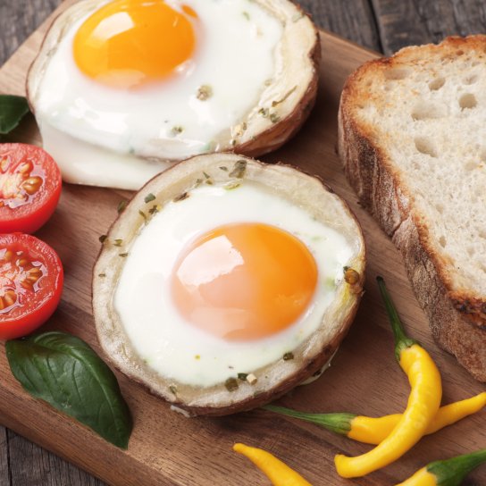 Запечені яйця в картоплі