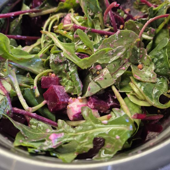 Салат з буряка з пікантною заправкою