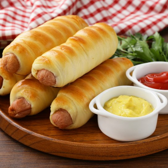 Сосиски в дріжджовому тісті